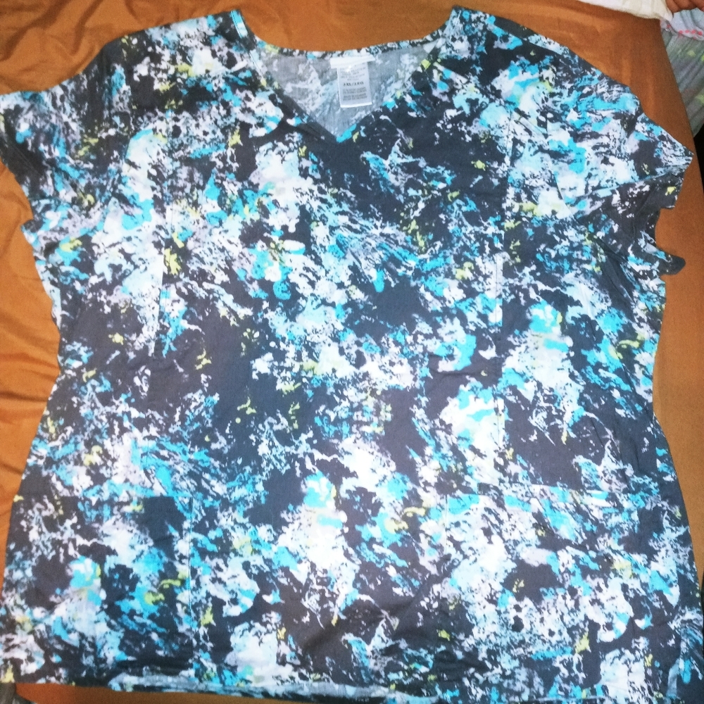 SCRUB TOP